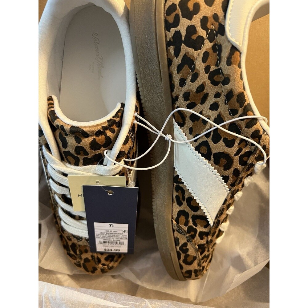 Universal Thread Women's Fashion Sneakers Memory Foam Lace Up Low Top